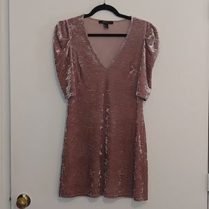 Crushed velvet rose mini dress w. ruffle shoulders